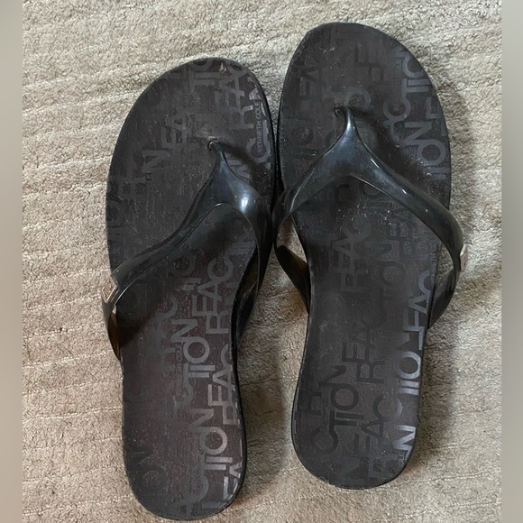 Kenneth Cole Reaction Jelly Flip Flops - Picture 4 of 4